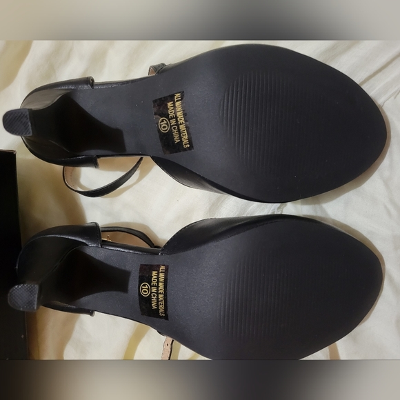 Chase and Chloe Kimmy Teardrop Cut out T-Strap mid heel dress pumps Women's 10 - Picture 3 of 6